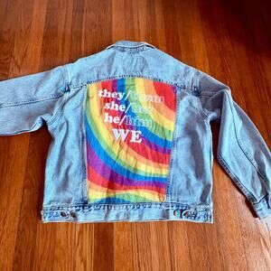 Levi’s Pride Trucker Denim Jacket Rainbow Pronoun They Them She Her Small NWT